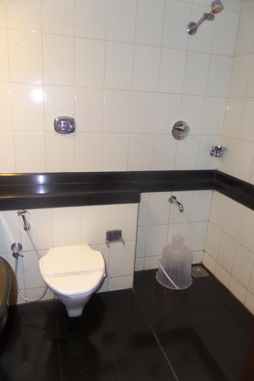 Hotel Elegance Kāladi Zewnętrze zdjęcie