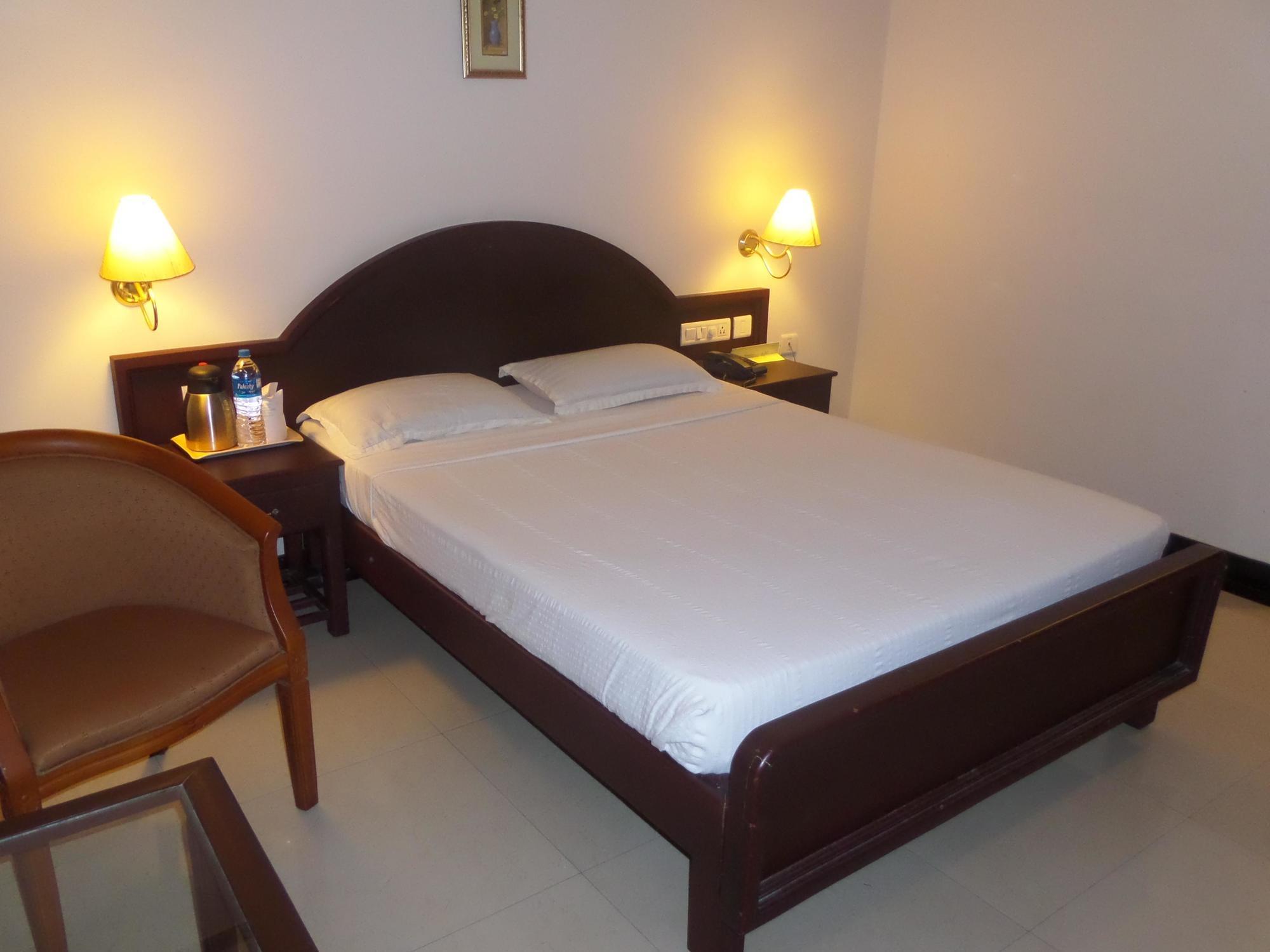 Hotel Elegance Kāladi Zewnętrze zdjęcie
